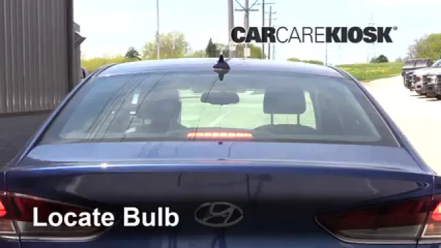 2019 Hyundai Sonata Sport 2.4L 4 Cyl. Éclairage Feu de freinage central (remplacer l'ampoule)